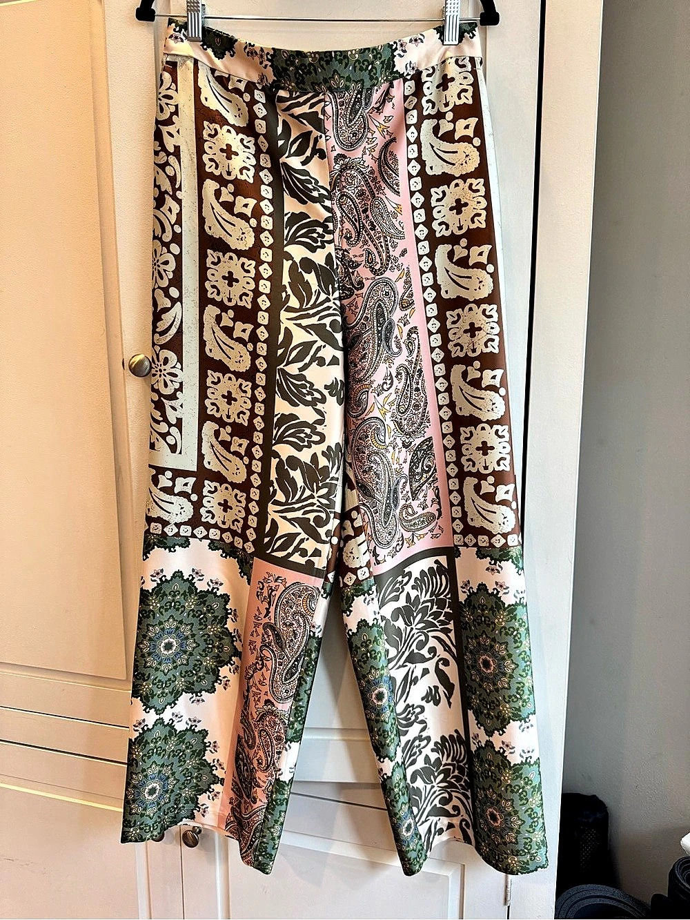 Rachel Zoe Paisley Wide Leg Pants in Pink & Green Size Medium Like New